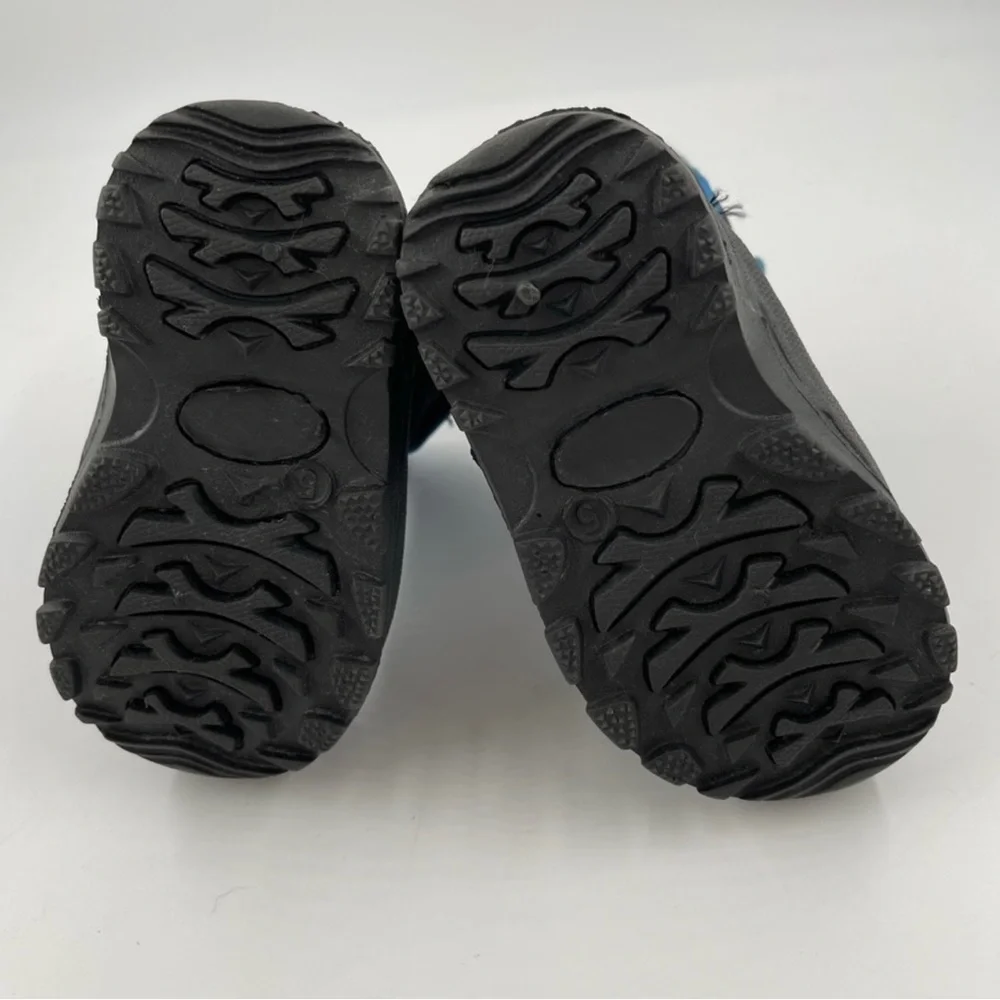 Kids Boy’s Black Blue Insulated Winter Snow Boots - Size 5 C